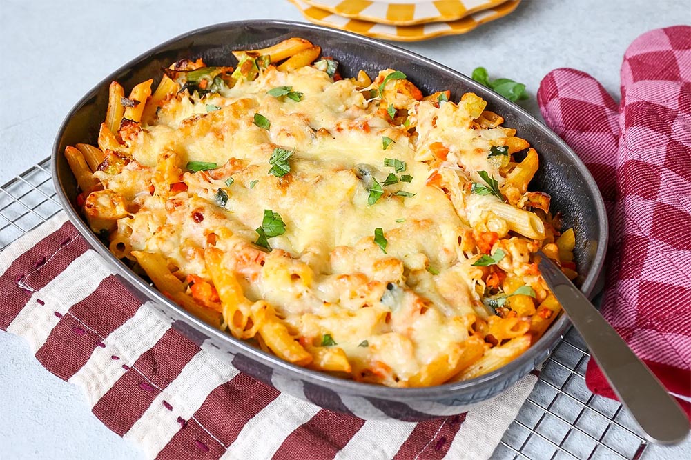 Pasta ovenschotel met kip en groenten